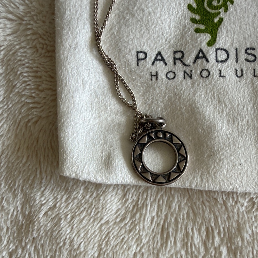 Paradisus Honolulu Silver Sun Pendant Necklace - Picture 3 of 4